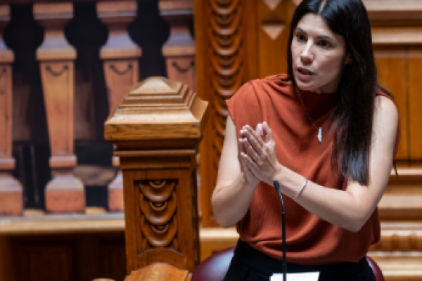Mariana Mortágua diz que incapacidade do Governo na habitação “está a esmagar o país”
