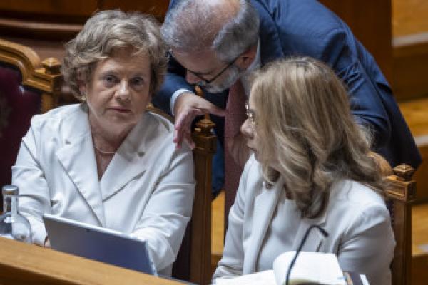Governo vai ter de responder no Parlamento sobre aumento de violência da extrema‑direita