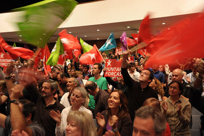 Comício em Coimbra no Teatro Gil Vicente. Foto de Paulete Matos