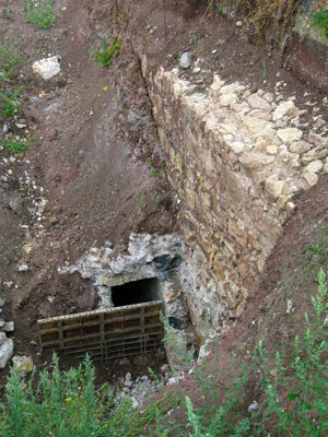 Galeria recentemente encontrada nas obras da CRIL. Foto de André Beja