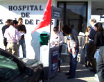 Activistas do Bloco/Famalicão na recolha de assinaturas em defesa do SNS