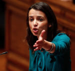 Ana Drago diz que as audições na AR deixaram muitas dúvidas quanto à transparência dos ajustes directos nas obras de requalificação das escolas. 