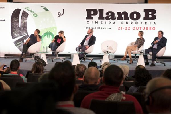 "Entre os tratados e os povos, escolhemos os povos"