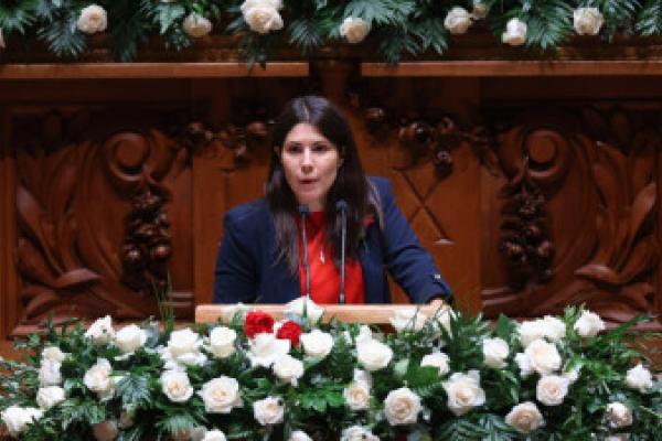 “A democracia nasceu da revolução e não do golpe”