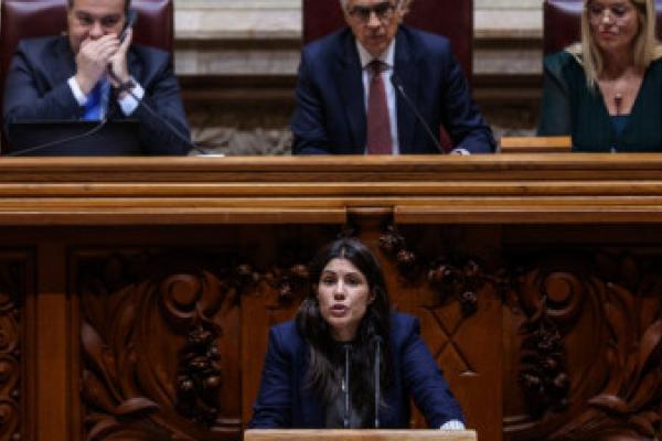 Debate orçamental ficou marcado por “três partidos a gerirem os tempos do poder”