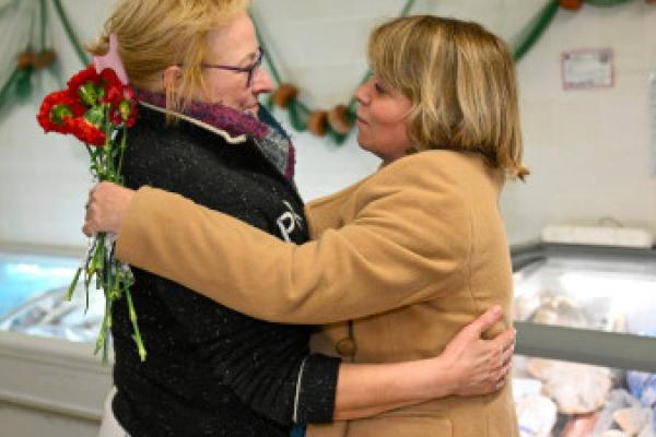 Catarina agradeceu “às mulheres que salvaram o Bolhão” e foi recebida com cravos