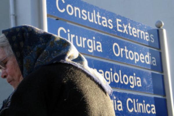 Pobreza barra acesso à saúde enquanto Governo impõe cortes arbitrários