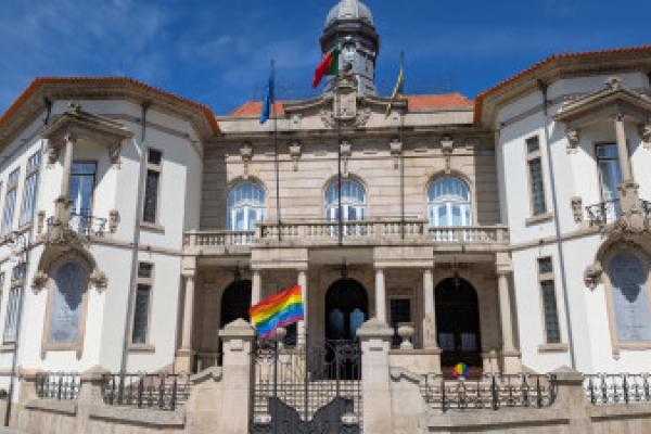 Dia Internacional contra a Homofobia assinalado com ações simbólicas junto às autarquias