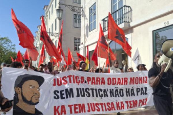 Centenas de pessoas exigiram justiça para Odair