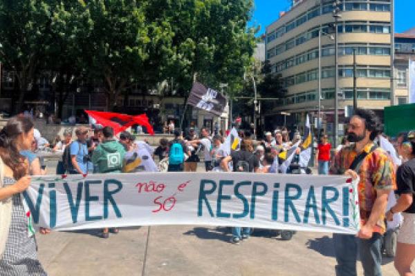 Marcha pela Vida Independente percorreu Baixa do Porto