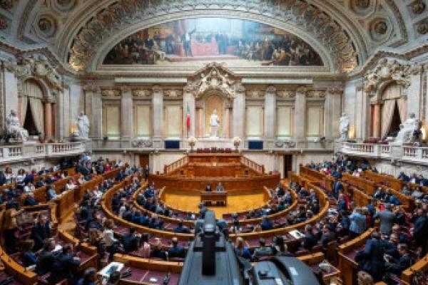 Parlamento chumba medidas de resposta ao aumento do custo de vida