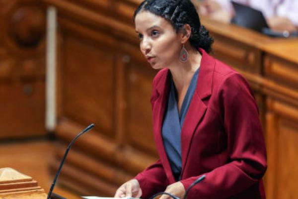 Moção de censura do Chega serve para “distrair o país” dos verdadeiros problemas
