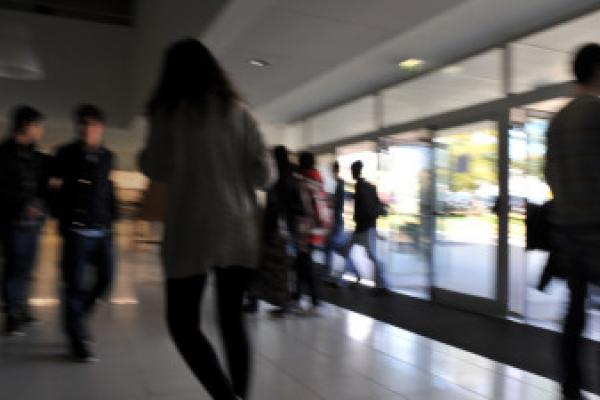 Seguro escolar: Bloco quer saber quem trata dos acidentes dos alunos desde a extinção da DGEstE