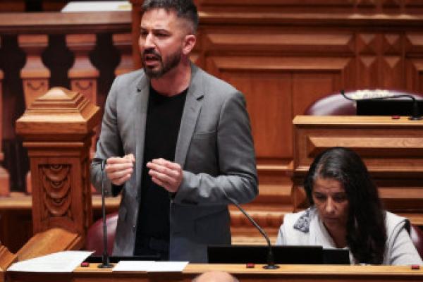 “Todas as políticas do primeiro‑ministro aumentaram o preço da casa”