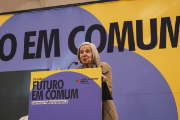 “Não podemos calar a indignação”, diz Helena Roseta na Cimeira Futuro em Comum